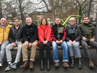 Große Hollywoodschaukel auf dem Schulberg eröffnet neue Blickachse über Wiesbaden