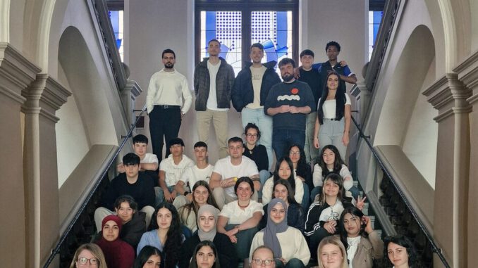 Kunst und Austausch in Wiesbaden: Jugendliche aus Urretxu zu Gast im Rathaus