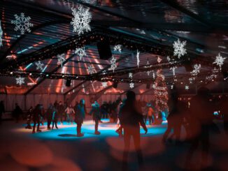 Letzte Eisdisco des Jahres: Veranstaltung auf der Henkell Kunsteisbahn am 19. Dezember