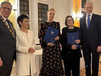 Wiesbaden ehrt zwei Menschenrechtsaktivistinnen und zwei Lebensretter mit Ludwig‑Beck‑Preis und Bürgermutpreis