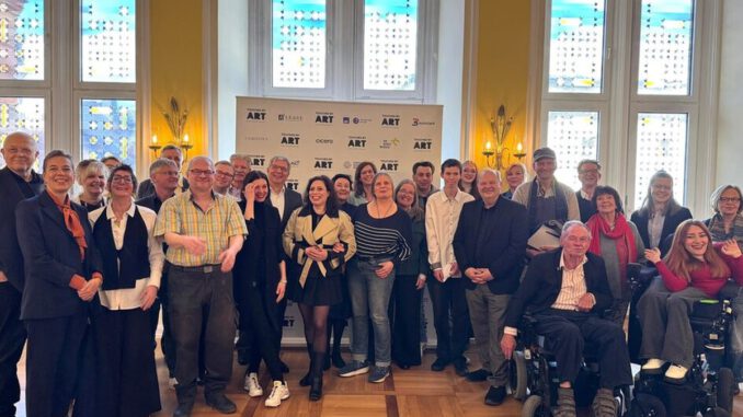 Wiesbaden startet inklusive Kunstkooperation mit zehn Tandems